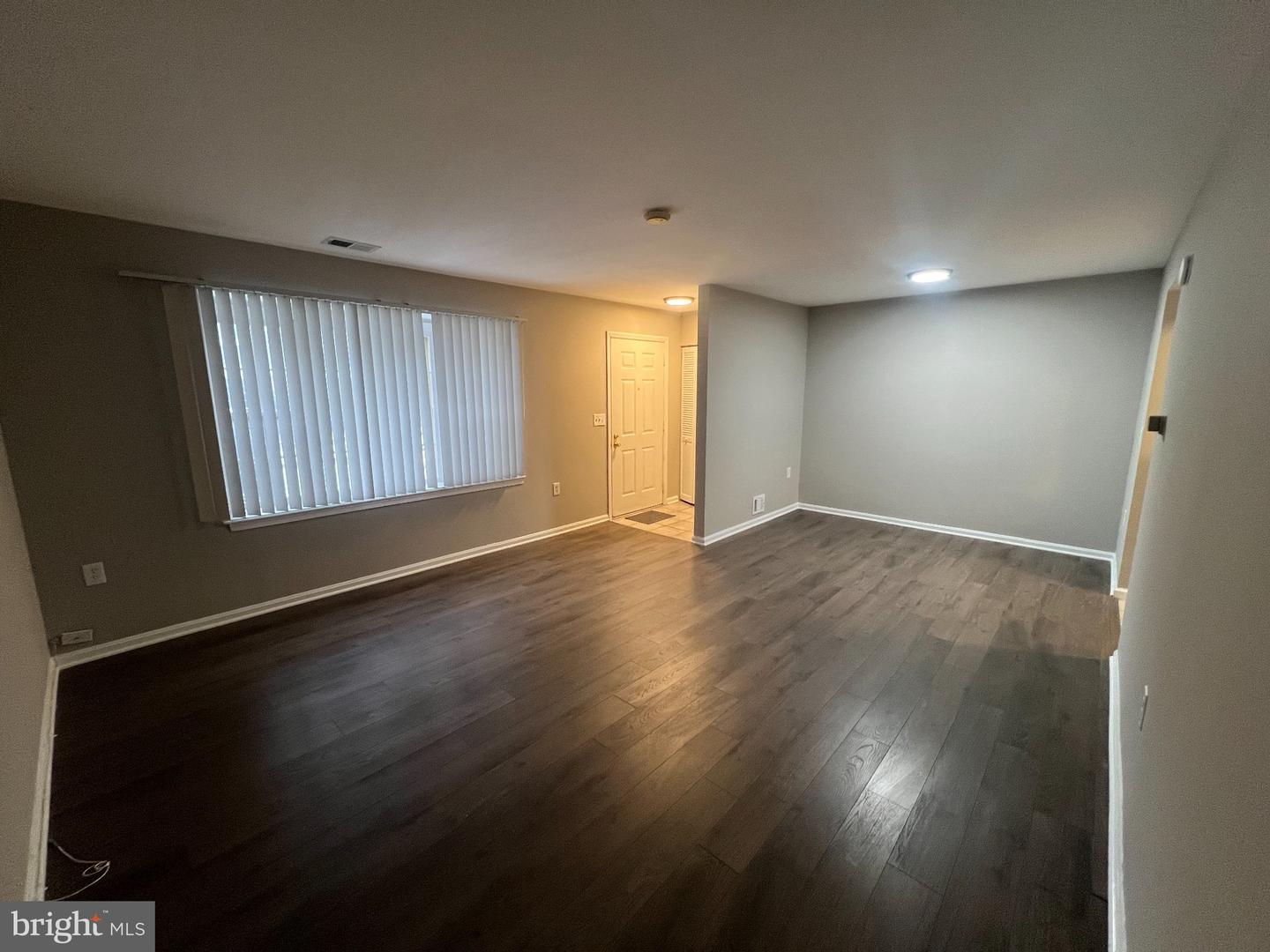 9035 N Laurel Rd #j Property Photo 4