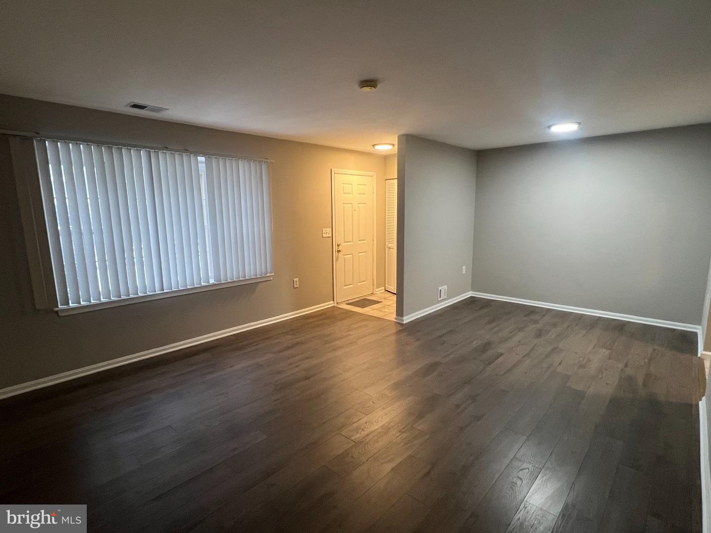 9035 N Laurel Rd #j Property Photo 5