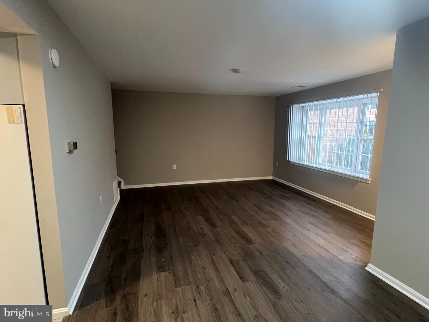 9035 N Laurel Rd #j Property Photo 6