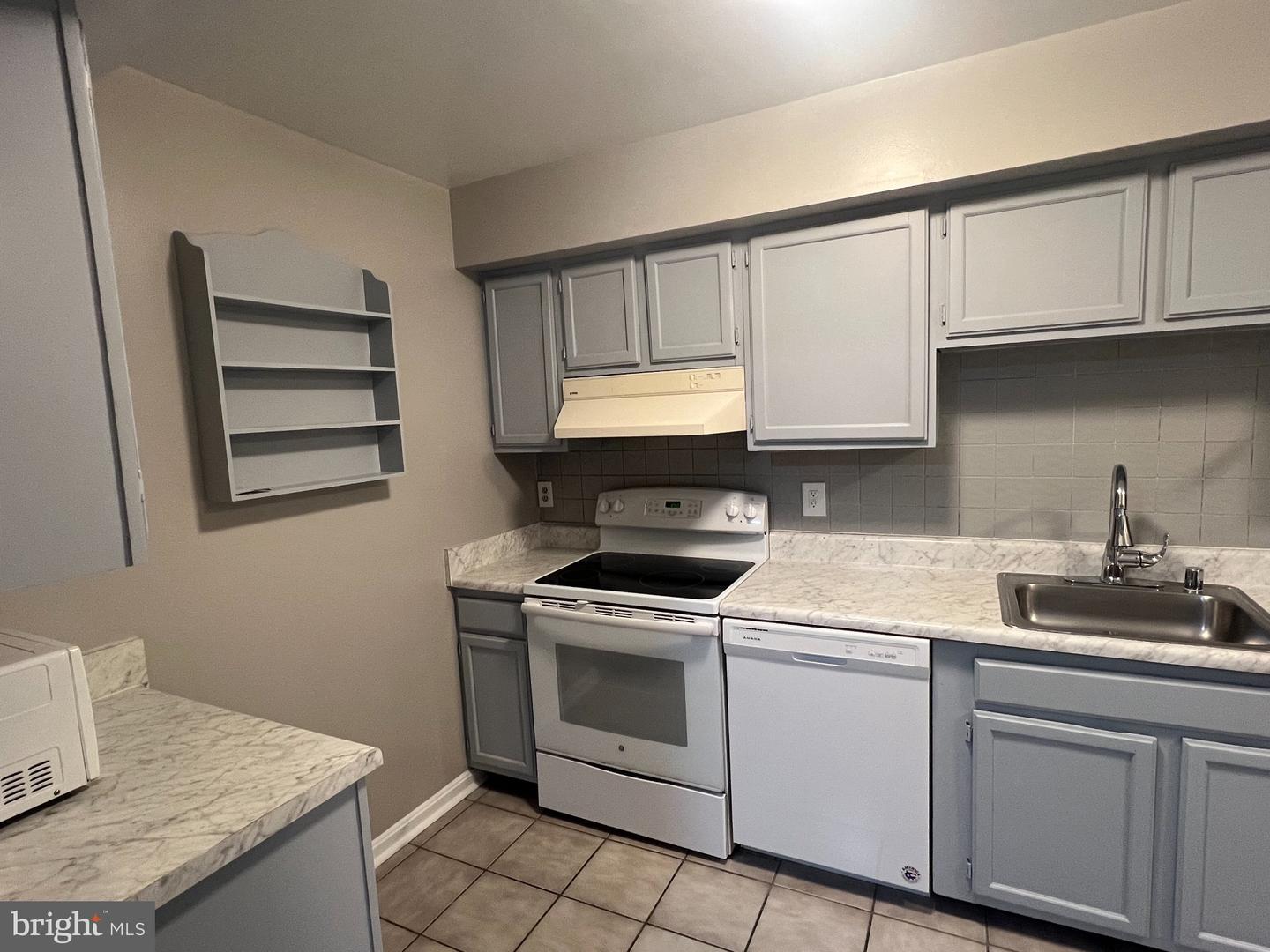 9035 N Laurel Rd #j Property Photo 7