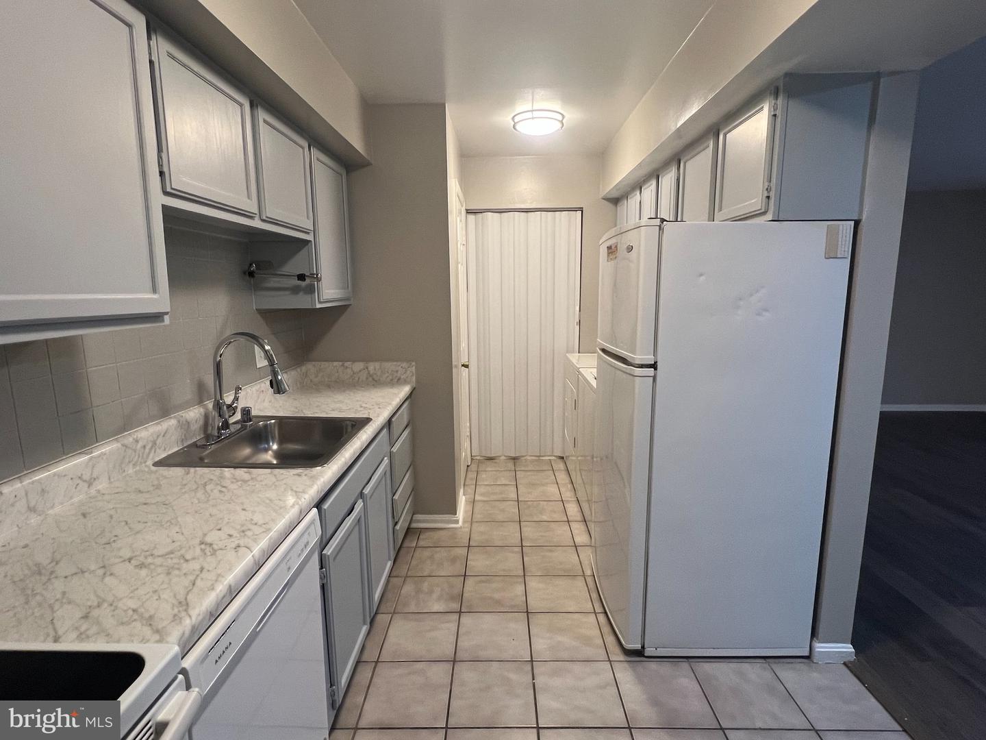 9035 N Laurel Rd #j Property Photo 8