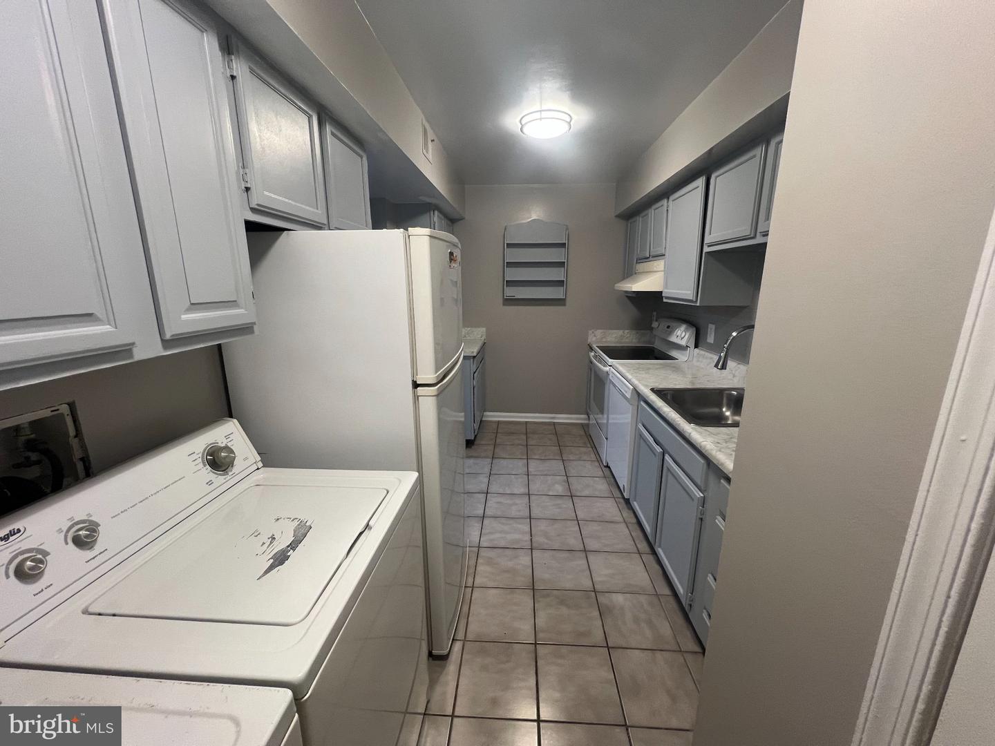 9035 N Laurel Rd #j Property Photo 11