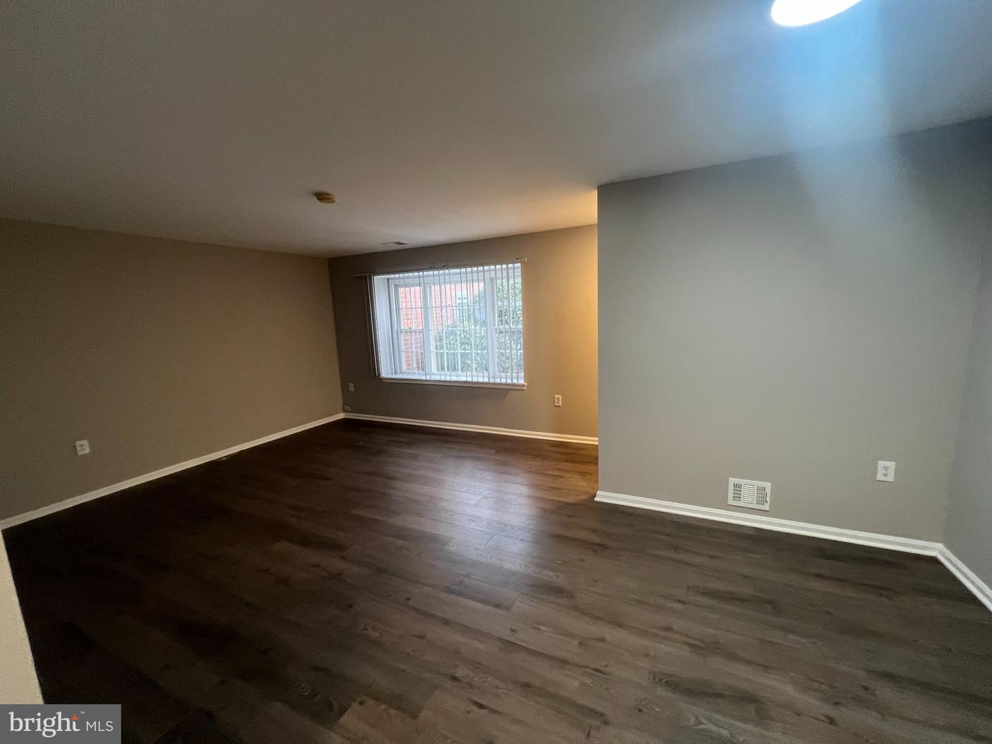 9035 N Laurel Rd #j Property Photo 12