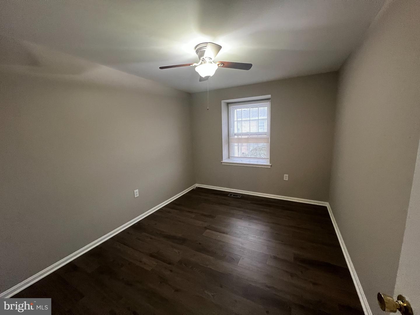 9035 N Laurel Rd #j Property Photo 14