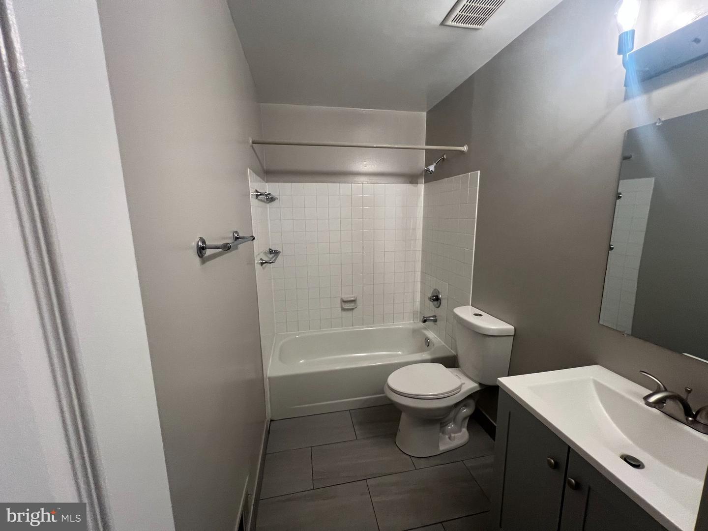 9035 N Laurel Rd #j Property Photo 18