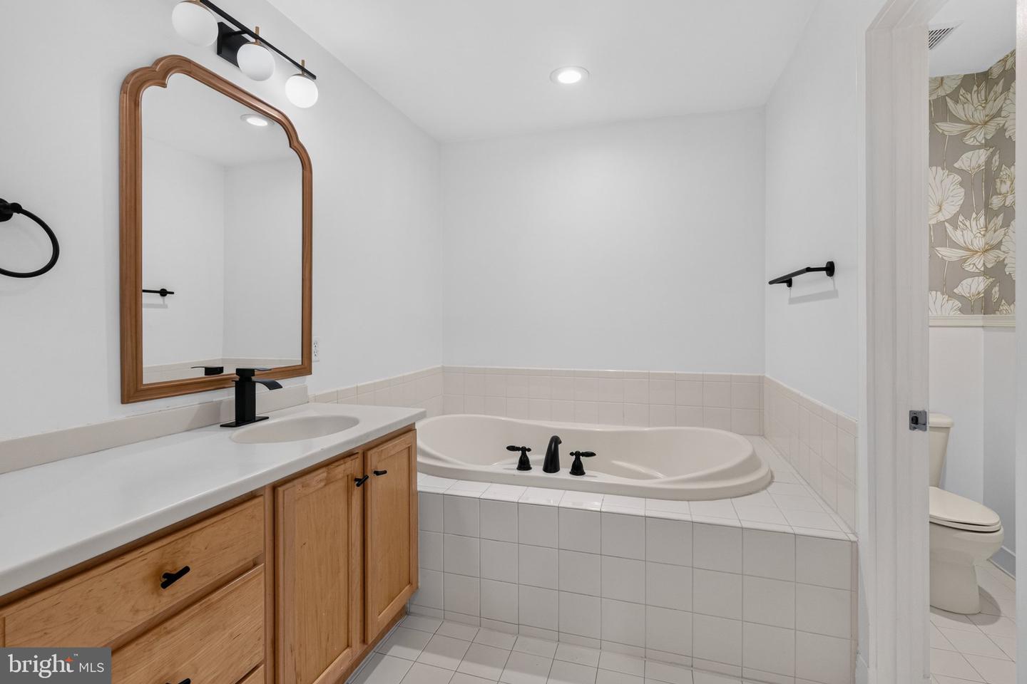 8702 Timber Oak Ln Property Photo 23