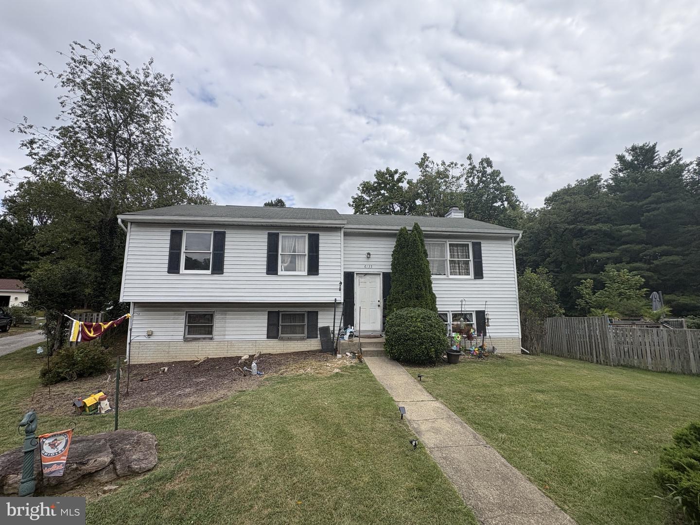 6135 Lori Ln Property Photo 1
