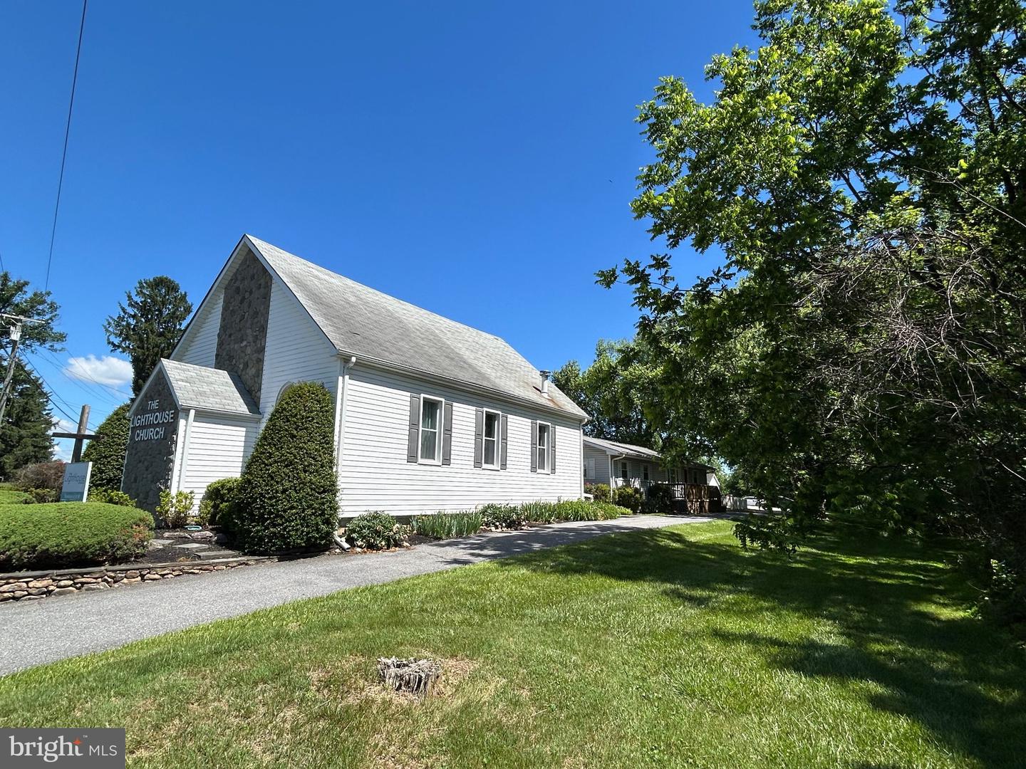 4871 Ten Oaks Rd Property Photo 3