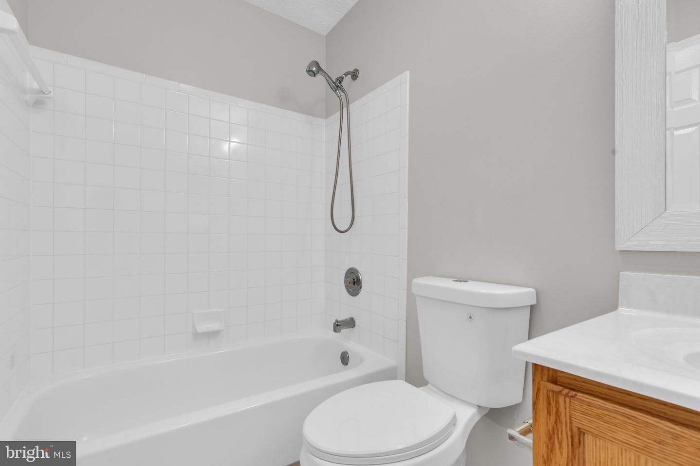 9392 Sewall Ave Property Photo 22
