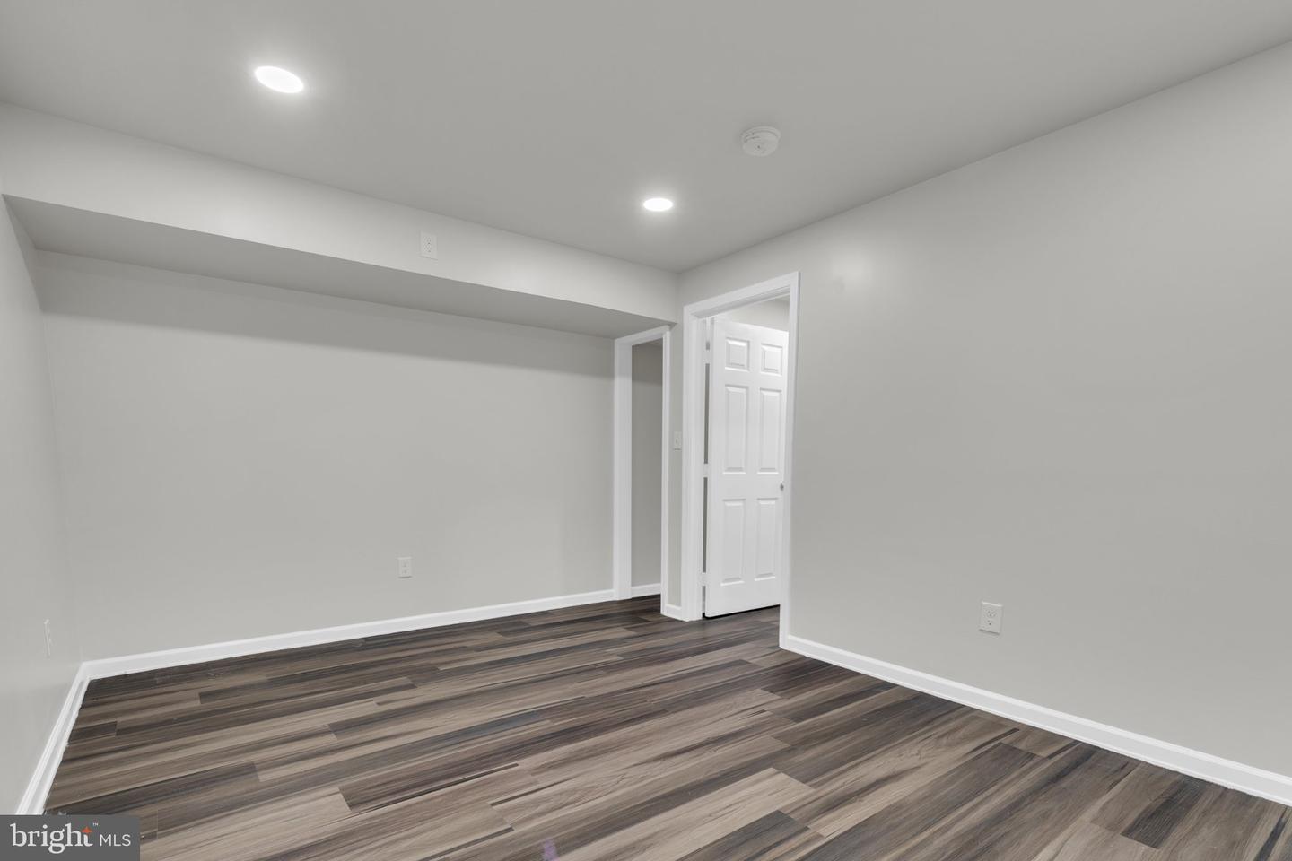 9392 Sewall Ave Property Photo 35