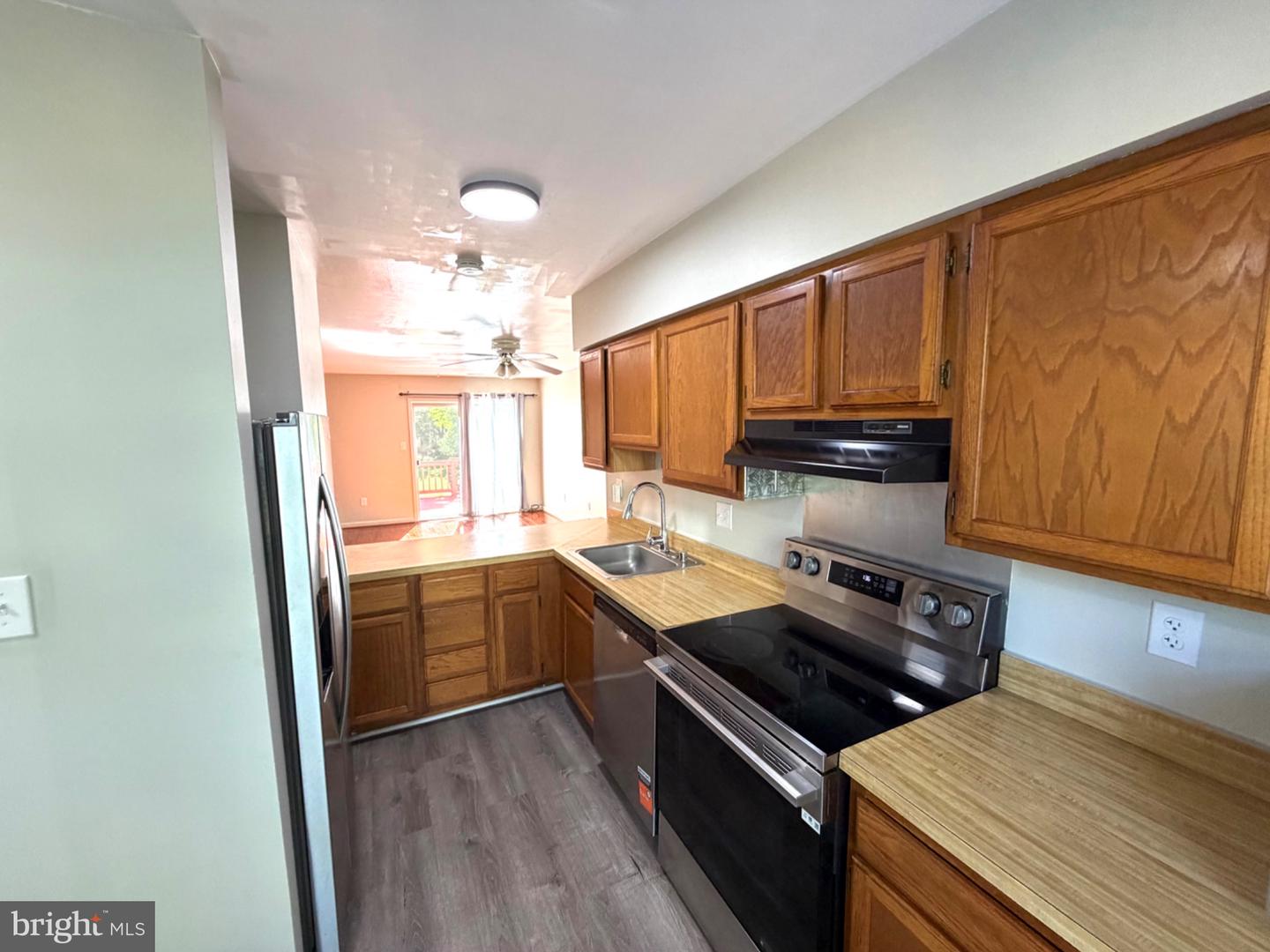5869 Rowanberry Dr #a 32 Property Photo 5