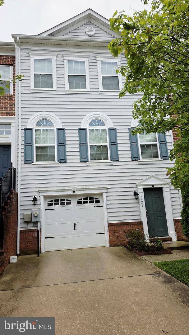 9821 SOLAR CRSE Property Photo 1