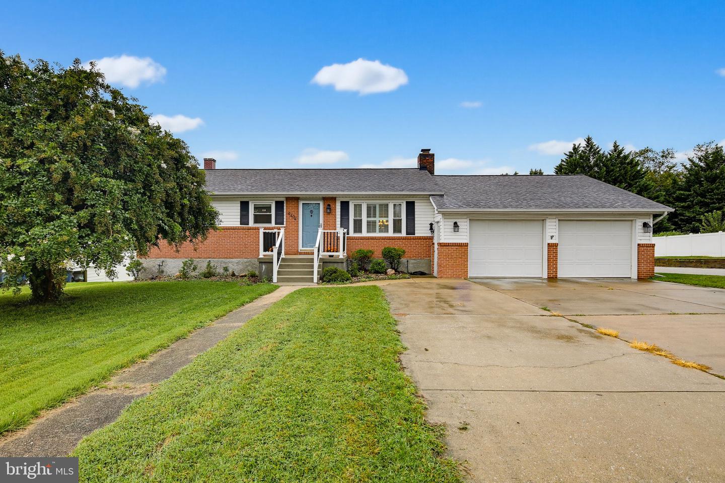 6404 WOODBURN AVE Property Photo 1