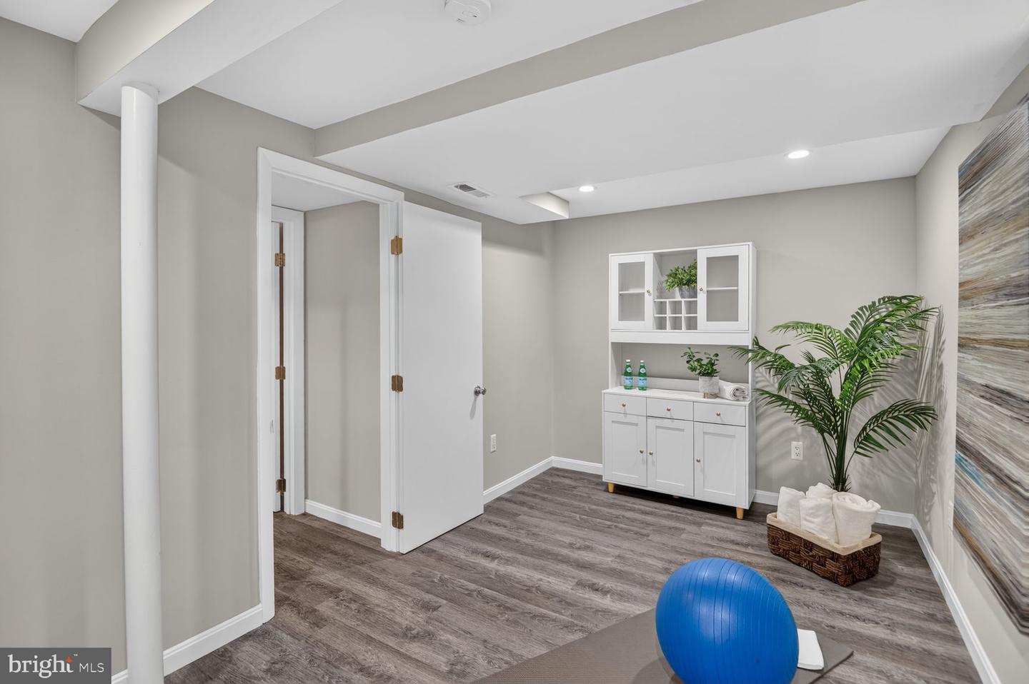 6353 Euclid Ave Property Photo 18
