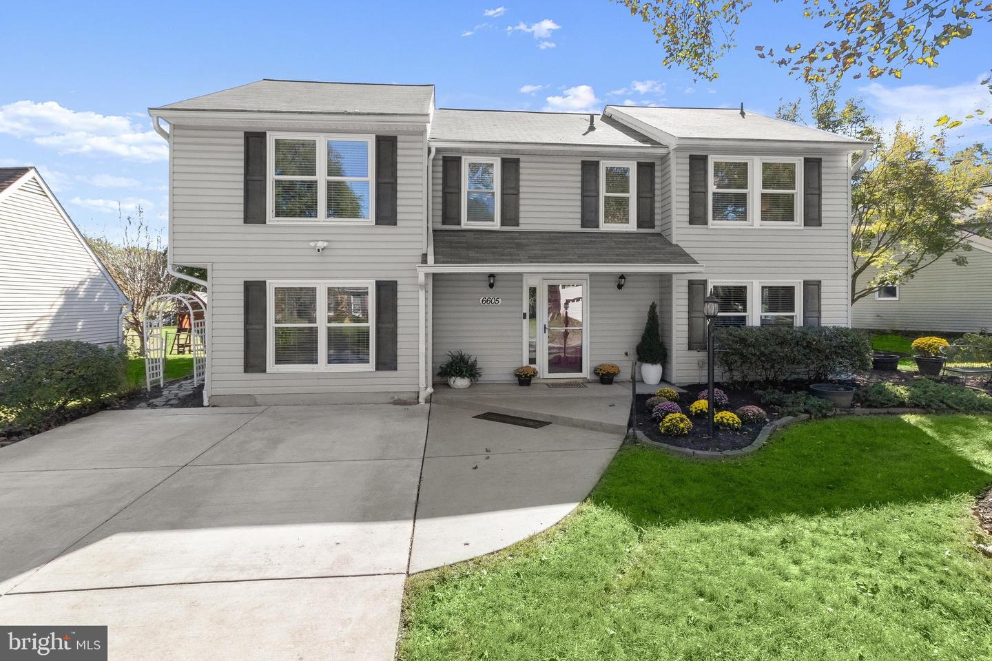 6605 Windsor Ct Property Photo 1