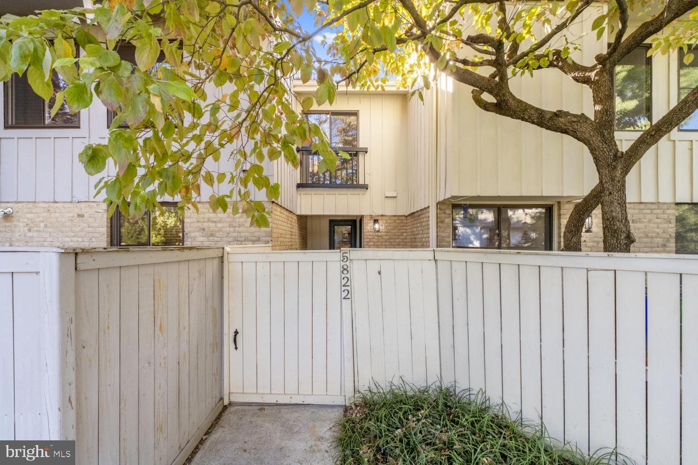 5822 BARNWOOD PL #9 Property Photo 1