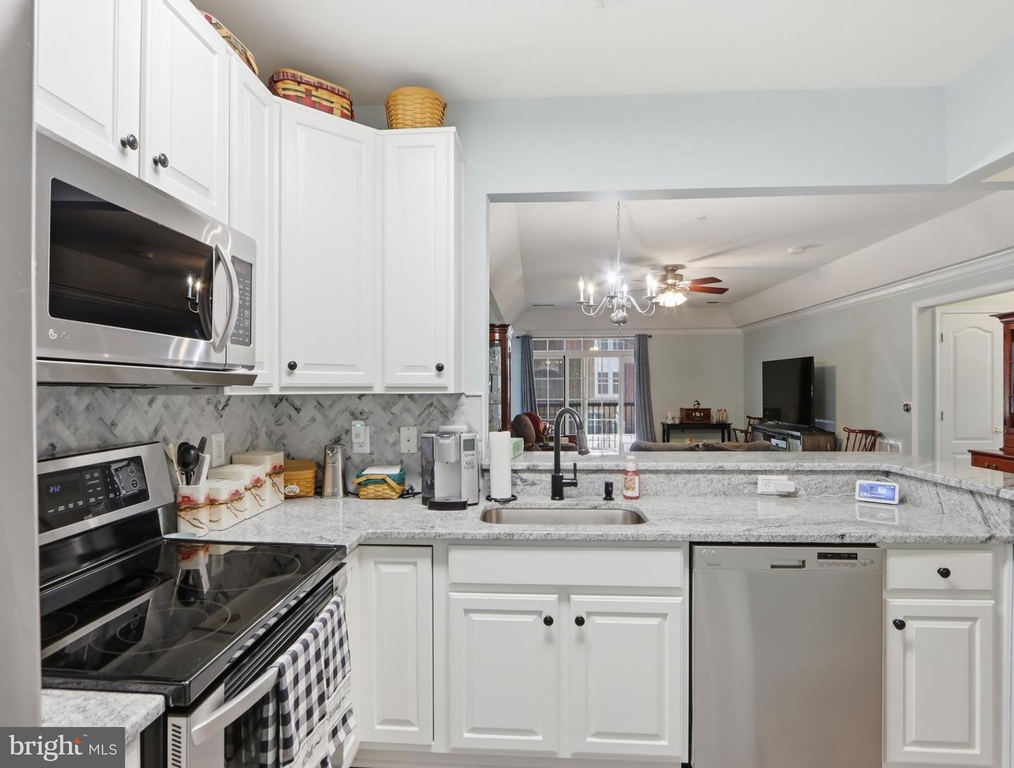 6150 Shadywood Rd #301 Property Photo 13