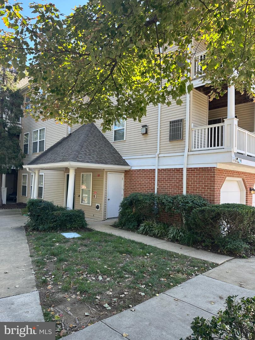5816 WYNDHAM CIR #201 Property Photo 1