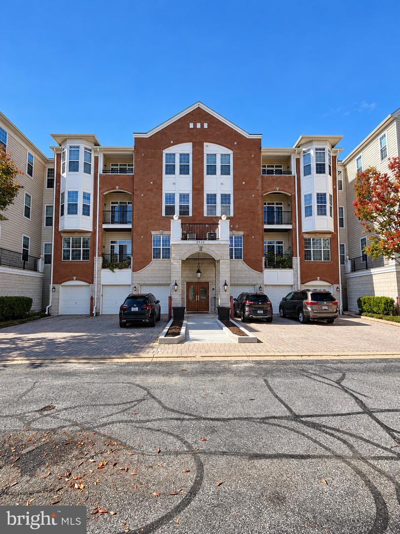 5920 GREAT STAR DR #305 Property Photo 1