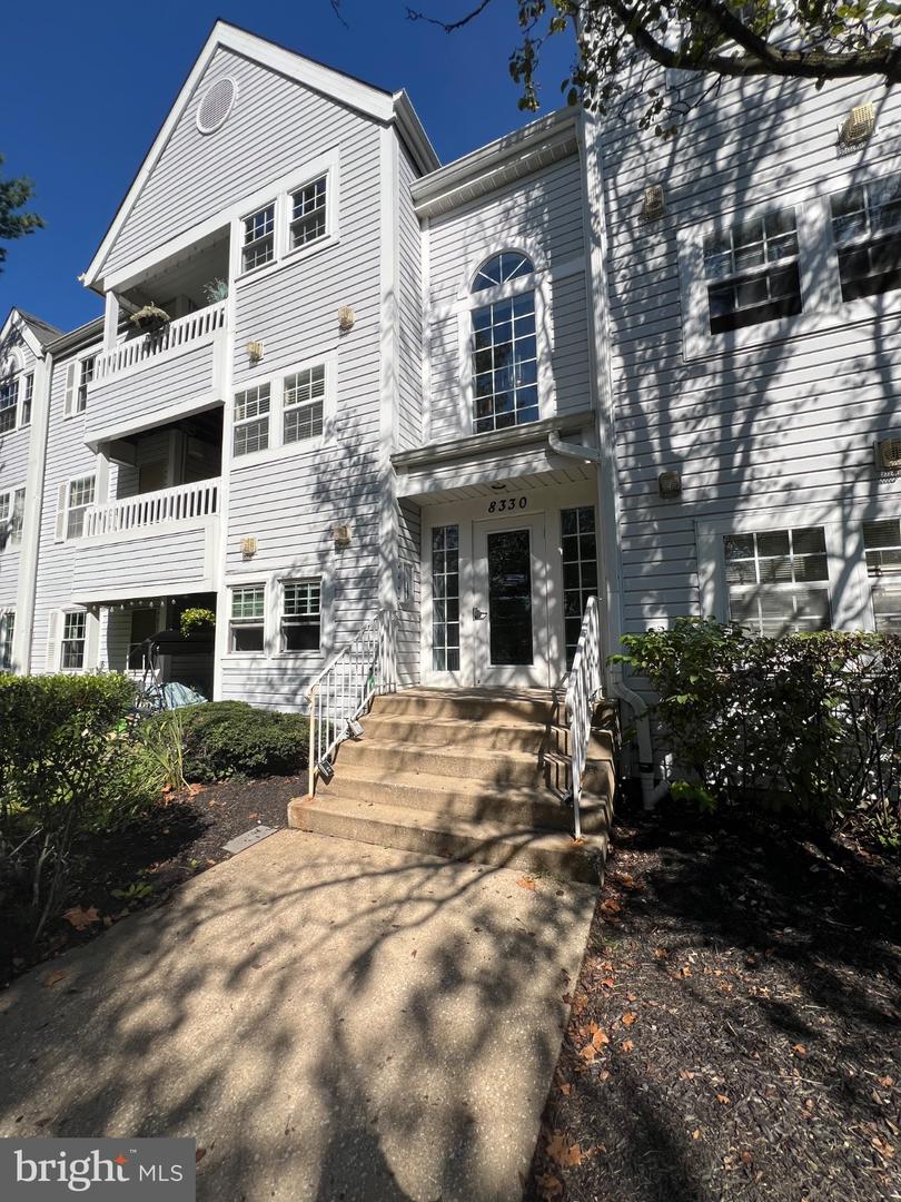 8330 MONTGOMERY RUN RD #E Property Photo 1