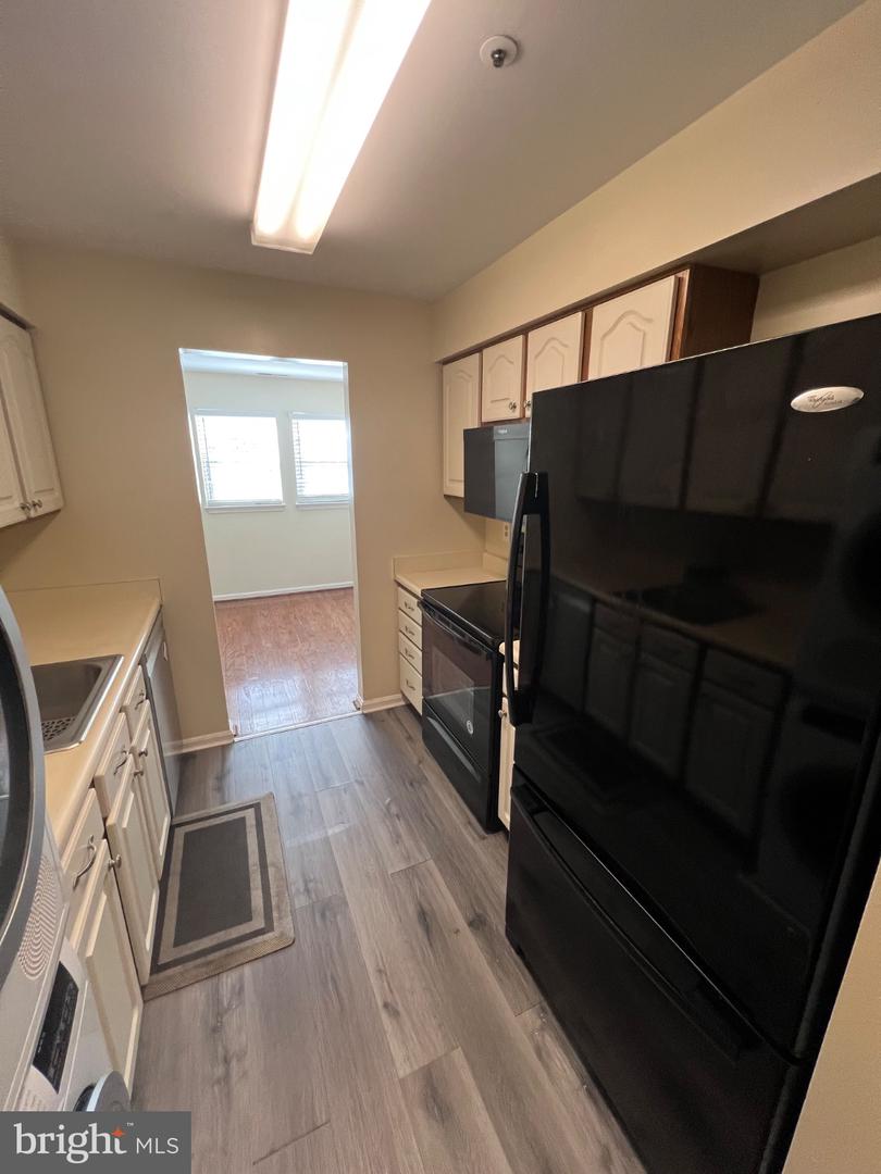 8330 Montgomery Run Rd #e Property Photo 4