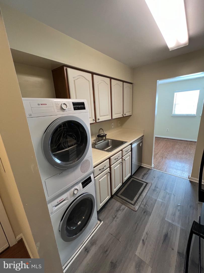 8330 Montgomery Run Rd #e Property Photo 5