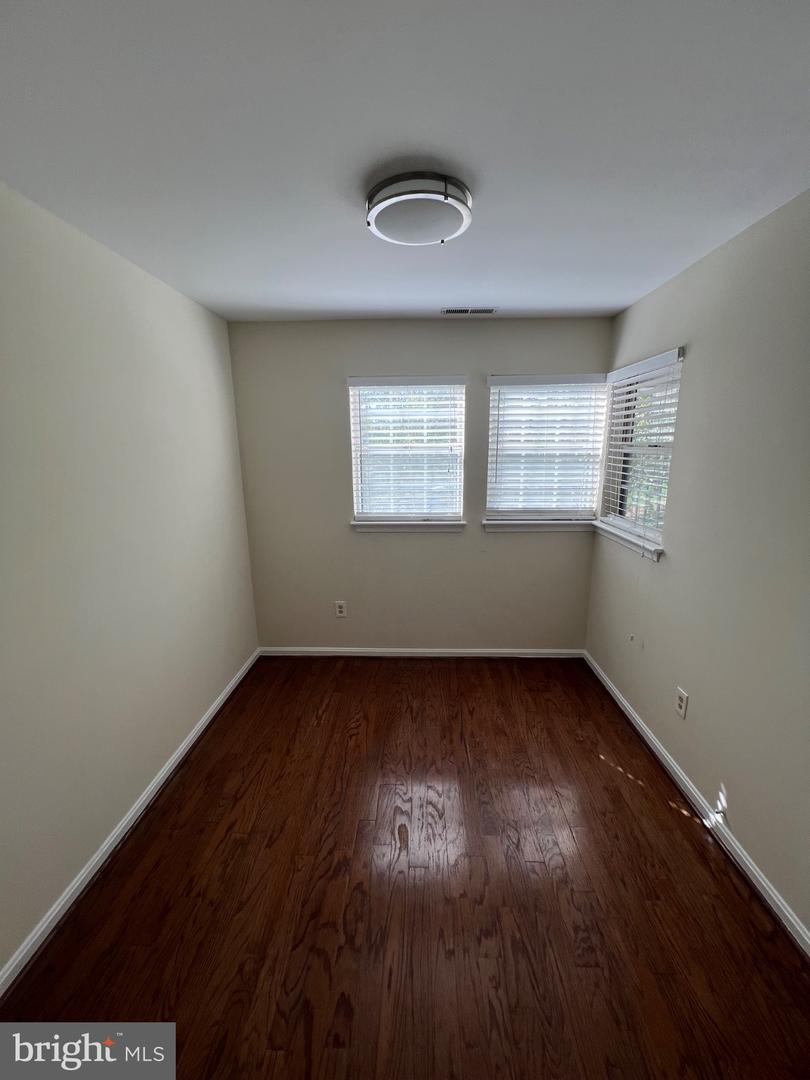8330 Montgomery Run Rd #e Property Photo 6
