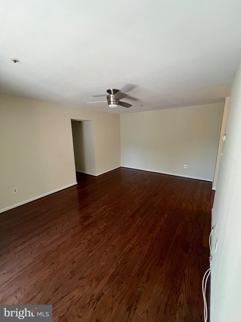 8330 Montgomery Run Rd #e Property Photo 8