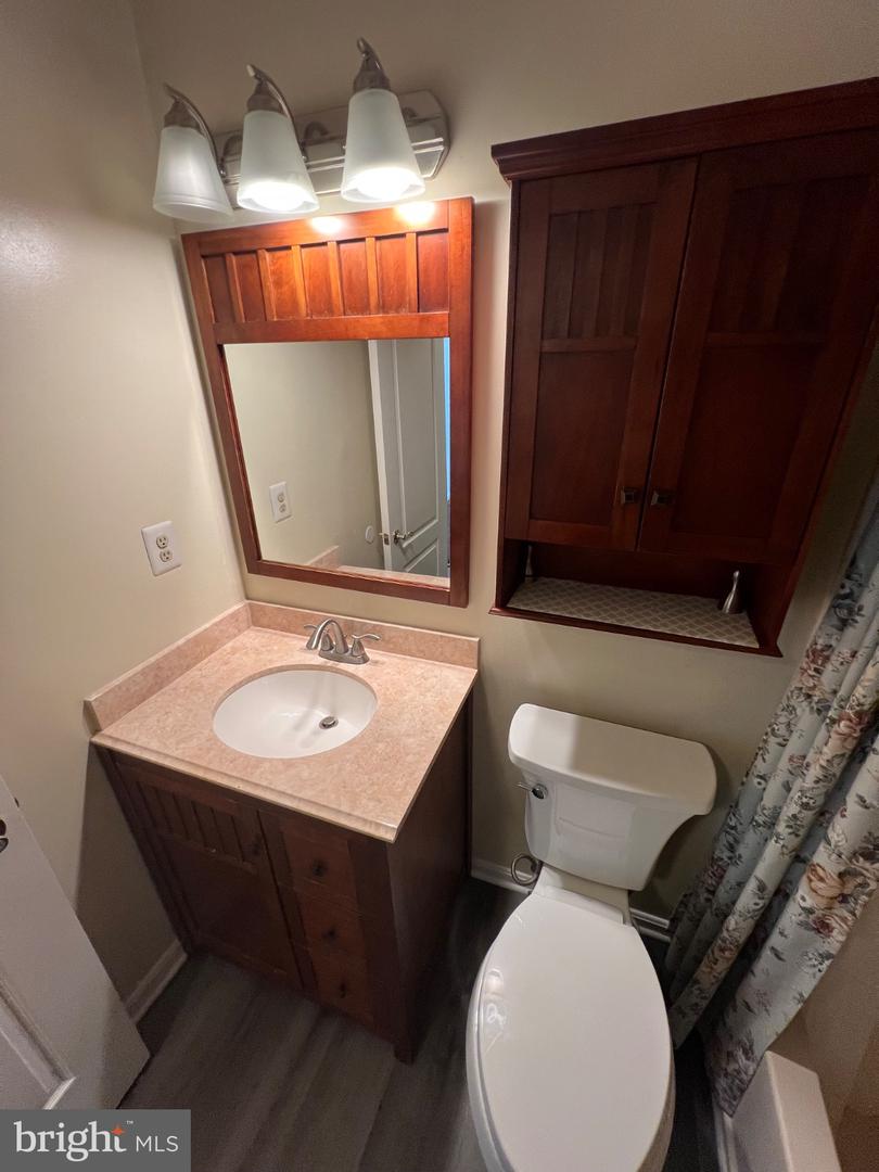 8330 Montgomery Run Rd #e Property Photo 11