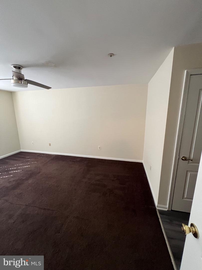 8330 Montgomery Run Rd #e Property Photo 16