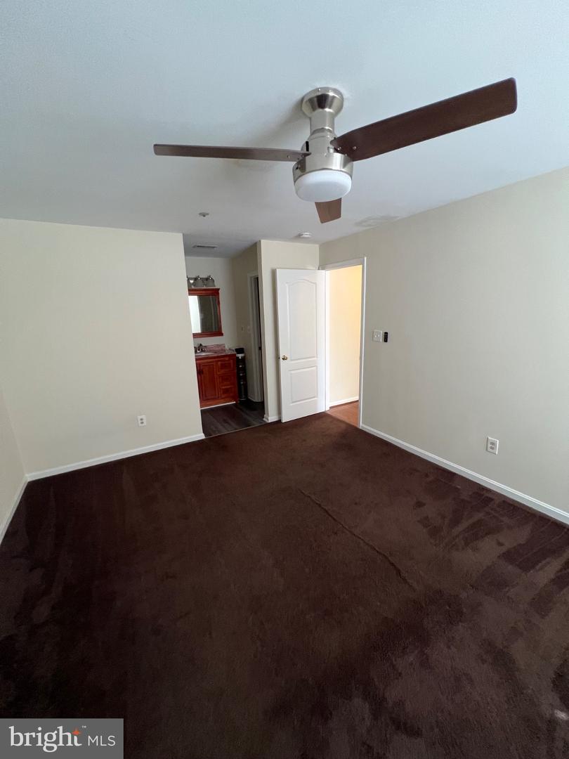 8330 Montgomery Run Rd #e Property Photo 17