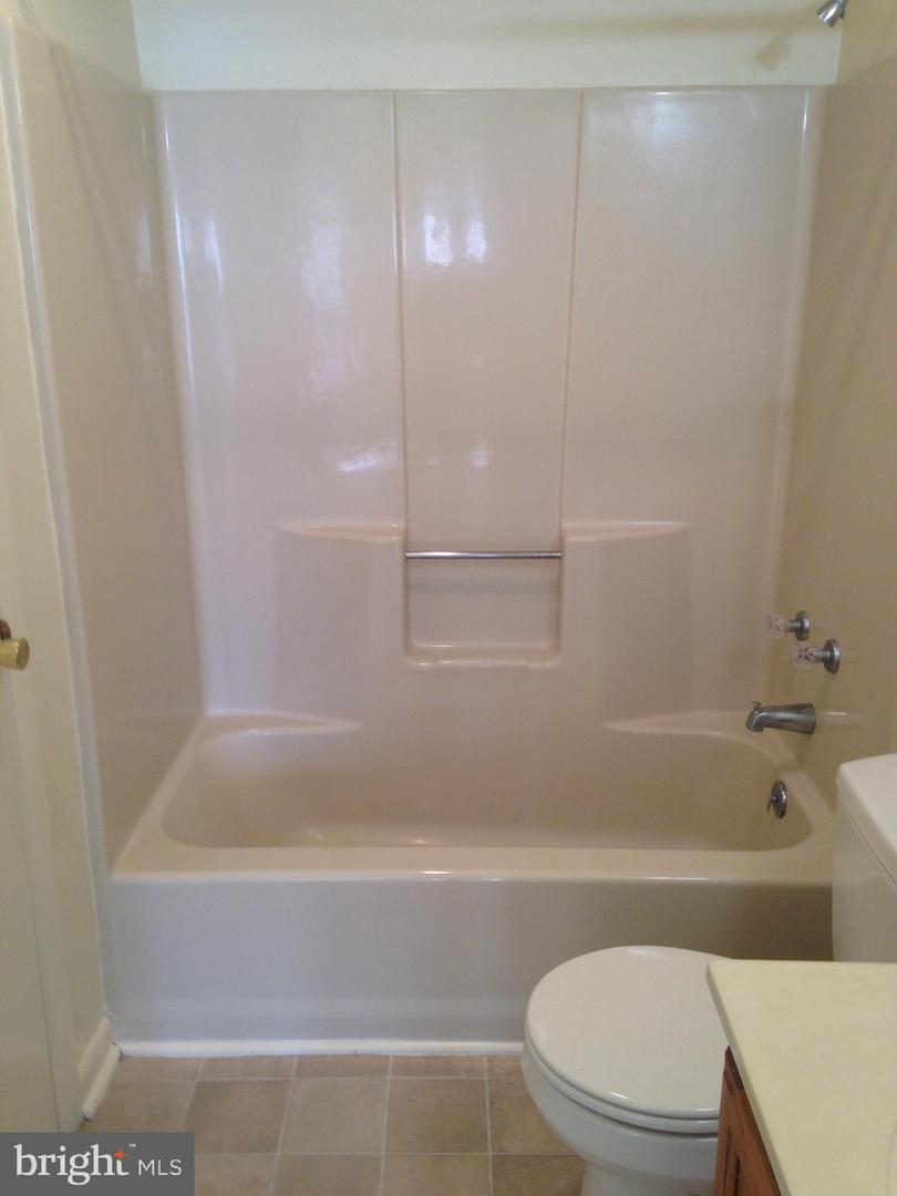 101 Morgnec Rd Property Photo 6