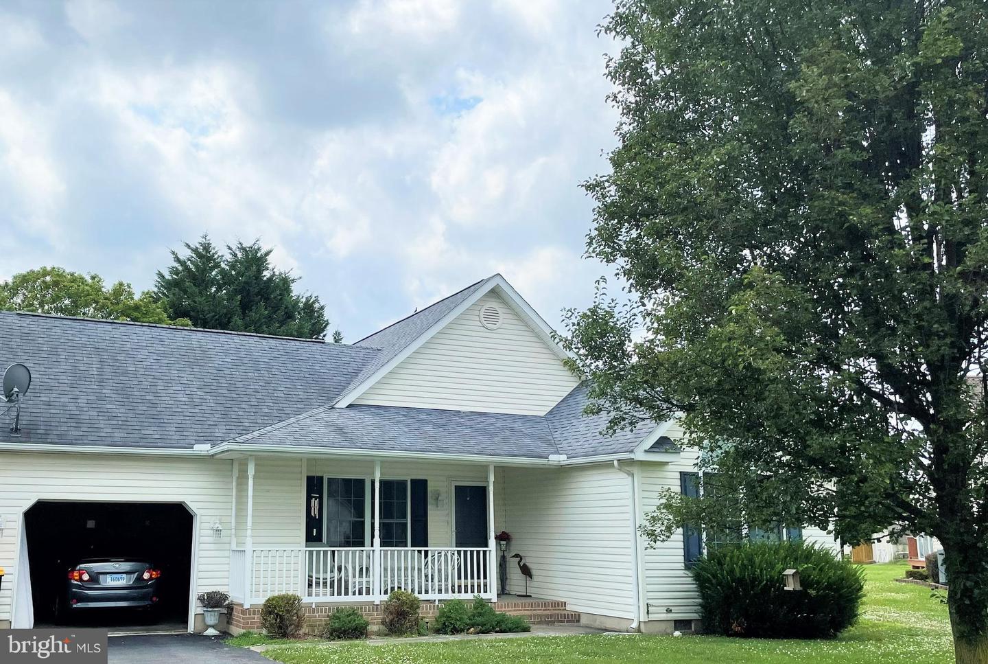 103 Ashwood Ln Property Photo