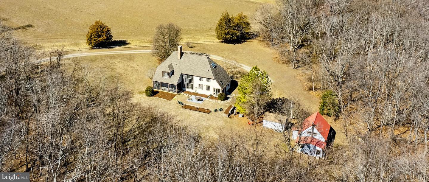 24576 Langford Rd Property Photo 4