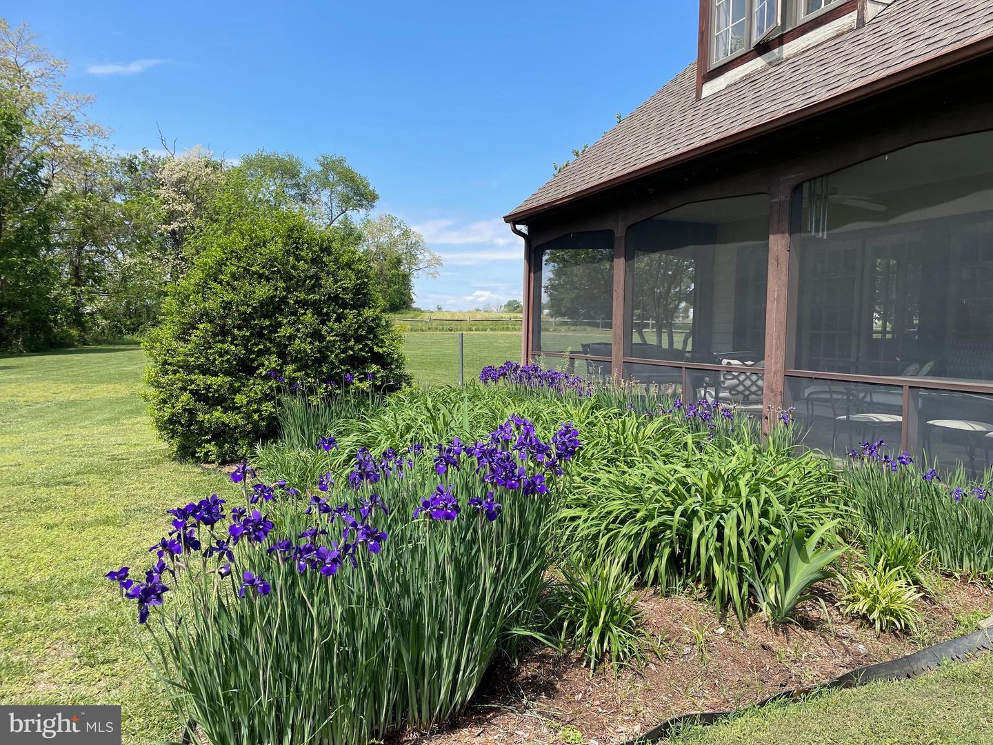 24576 Langford Rd Property Photo 13