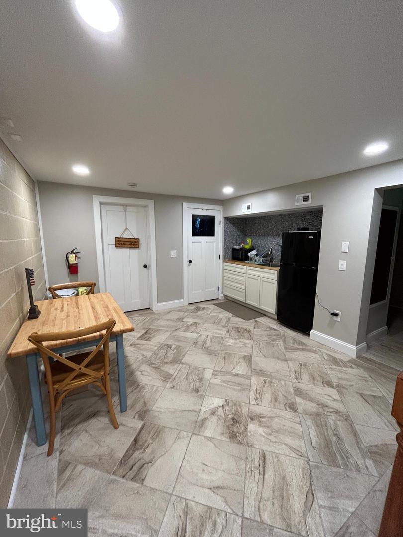 302 Park Row #basement Office 3 Property Photo 3