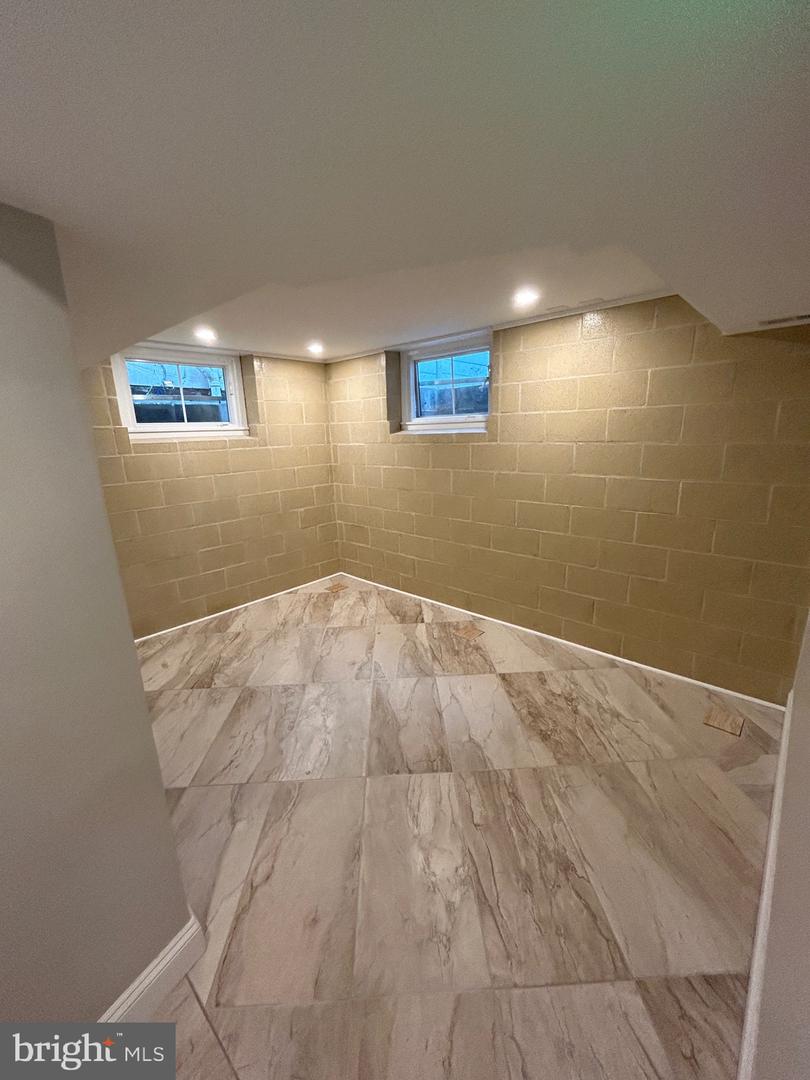 302 Park Row #basement Office 3 Property Photo 5