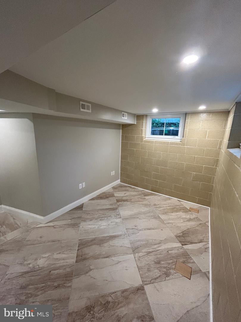302 Park Row #basement Office 3 Property Photo 6