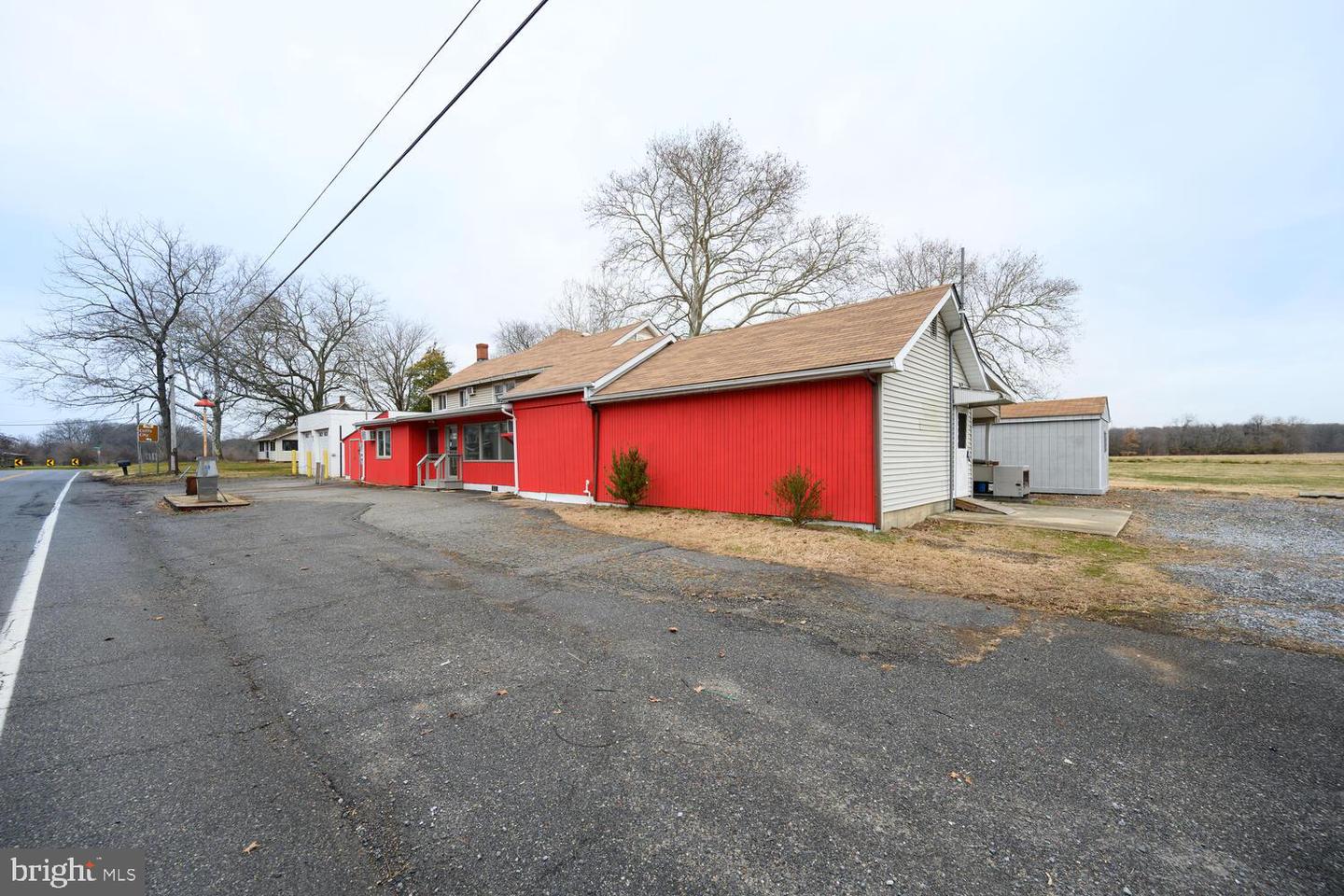 6746 Quaker Neck Rd Property Photo 4