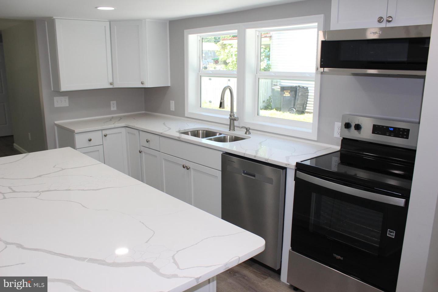 21232 Rock Hall Ave Property Photo 6
