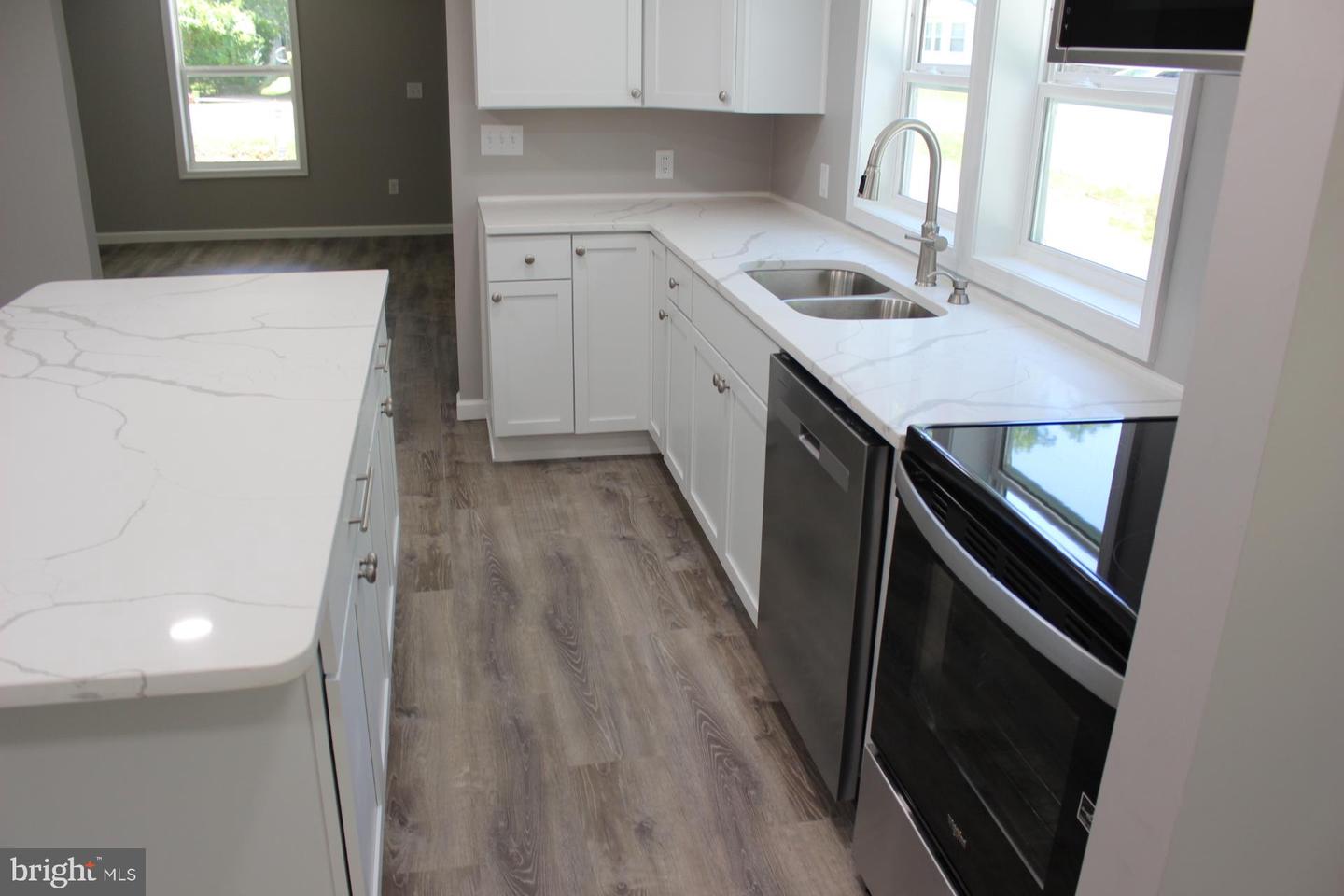 21232 Rock Hall Ave Property Photo 9