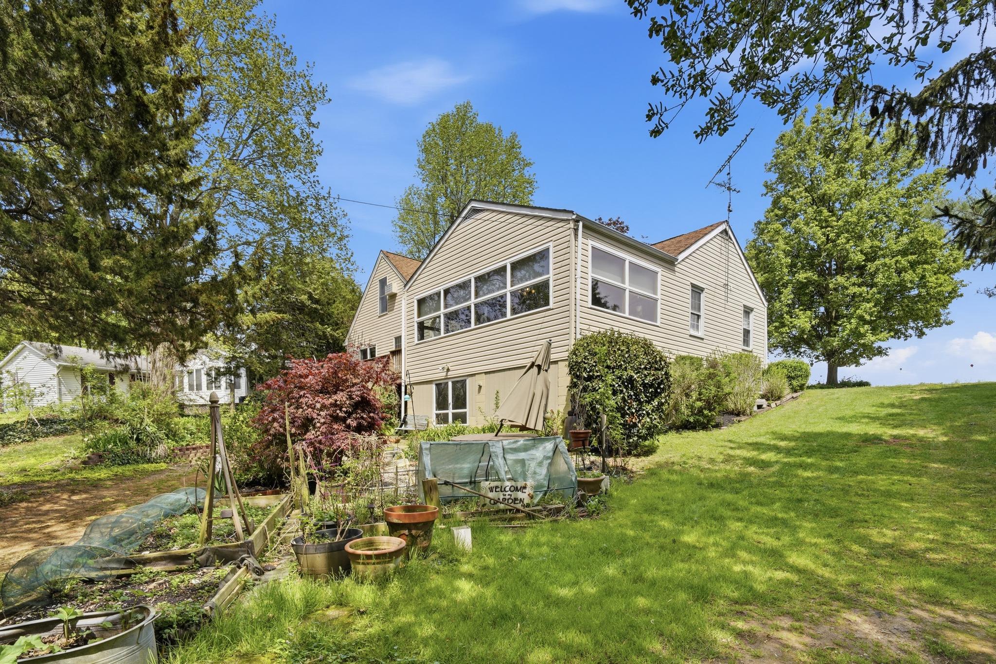 14136 Kentmore Park Rd Property Photo 11