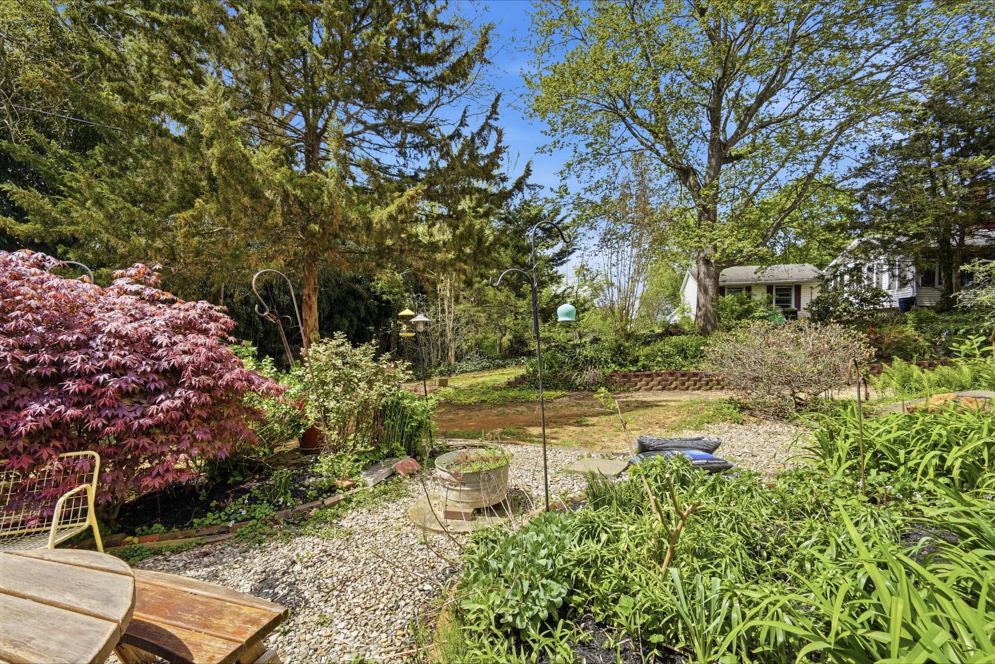 14136 Kentmore Park Rd Property Photo 12