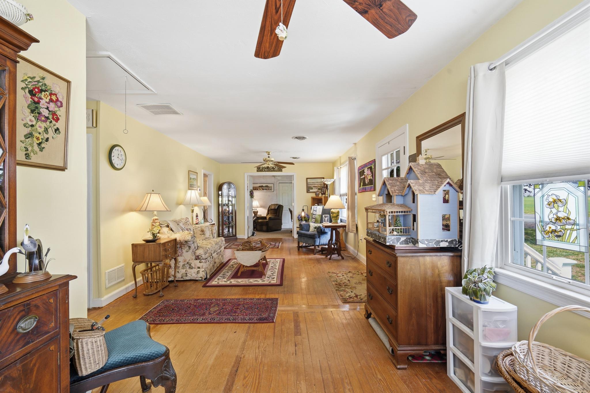 14136 Kentmore Park Rd Property Photo 17