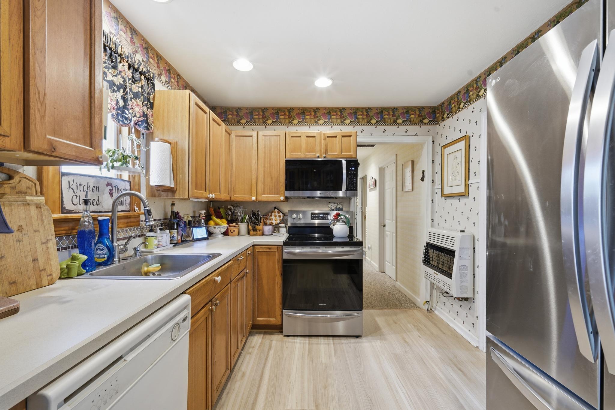 14136 Kentmore Park Rd Property Photo 20