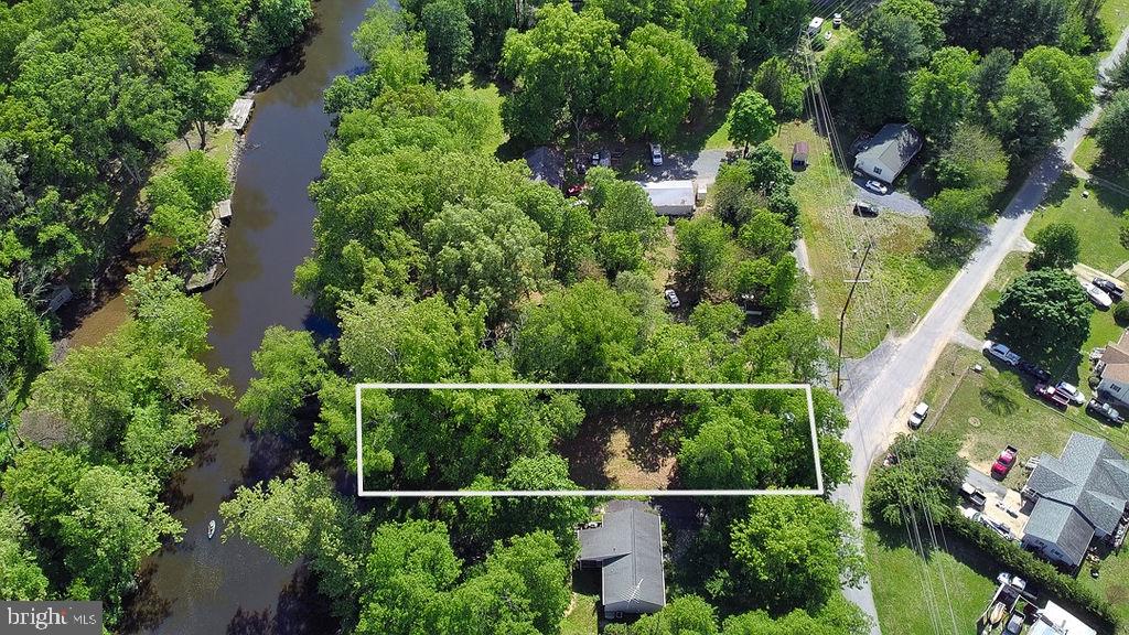 River Bend Ln Property Photo 3