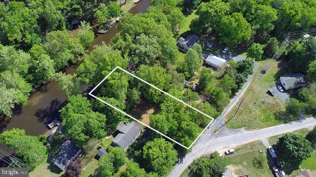River Bend Ln Property Photo 5