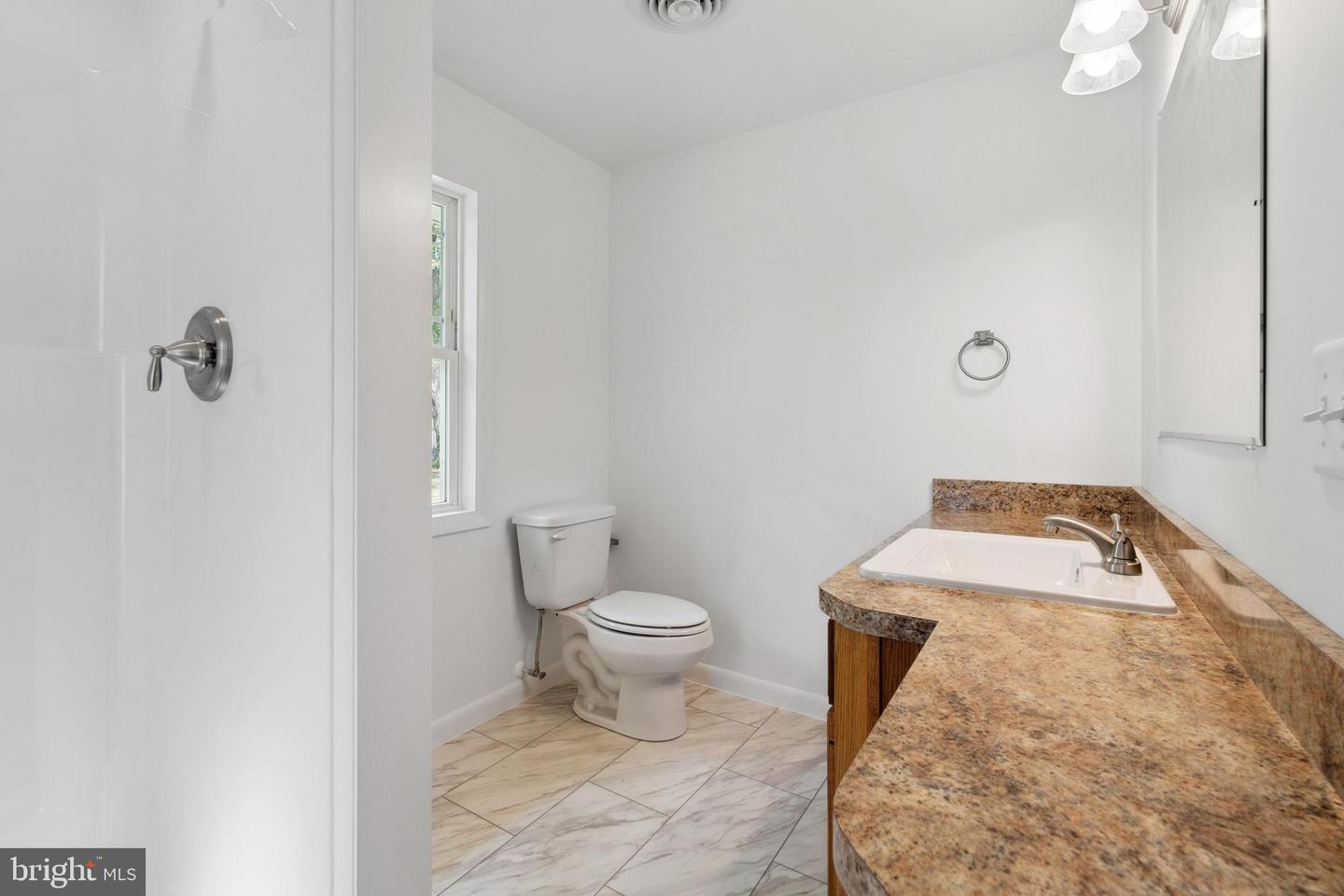 21424 Catholic Ave Property Photo 13