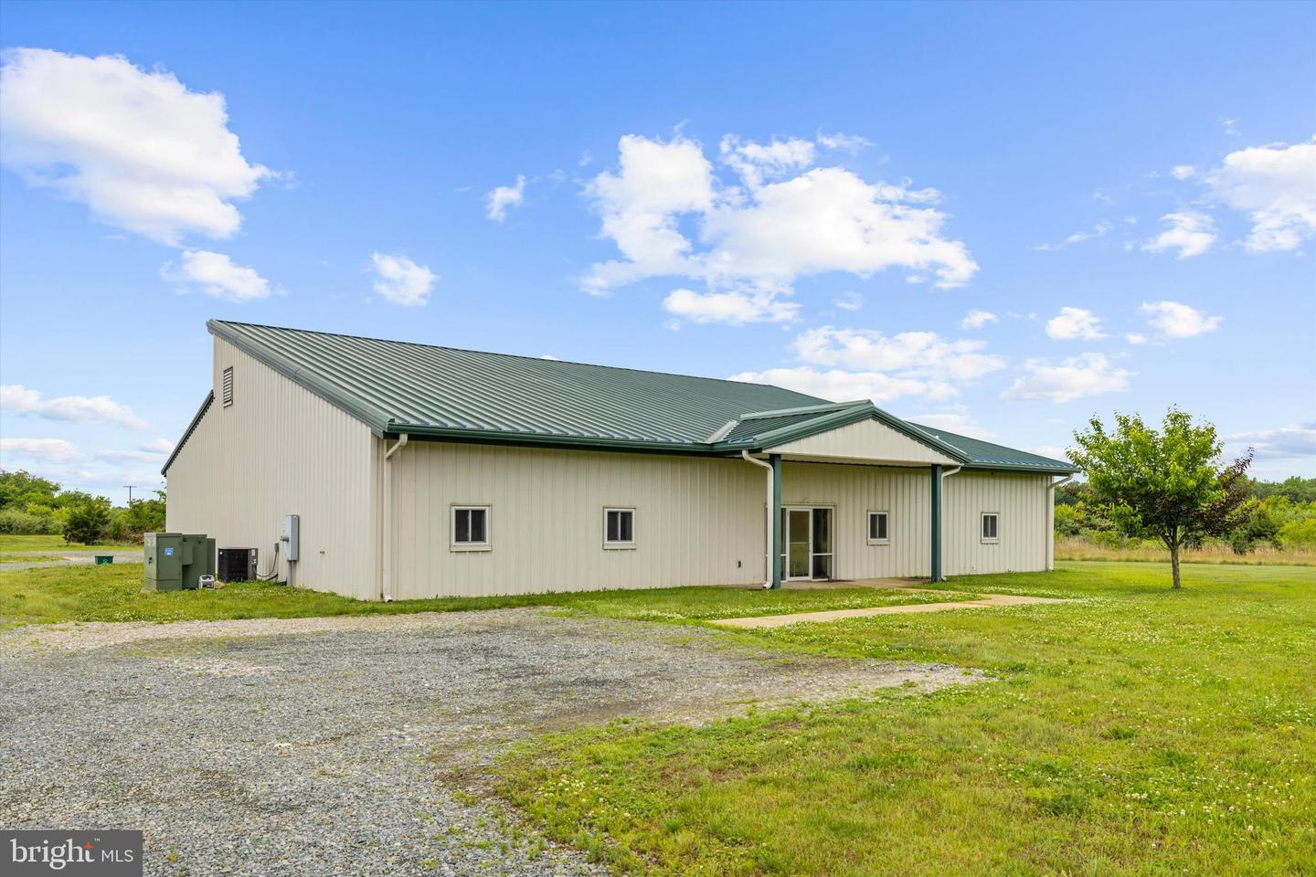 25416 Commerce Ln Property Photo 5