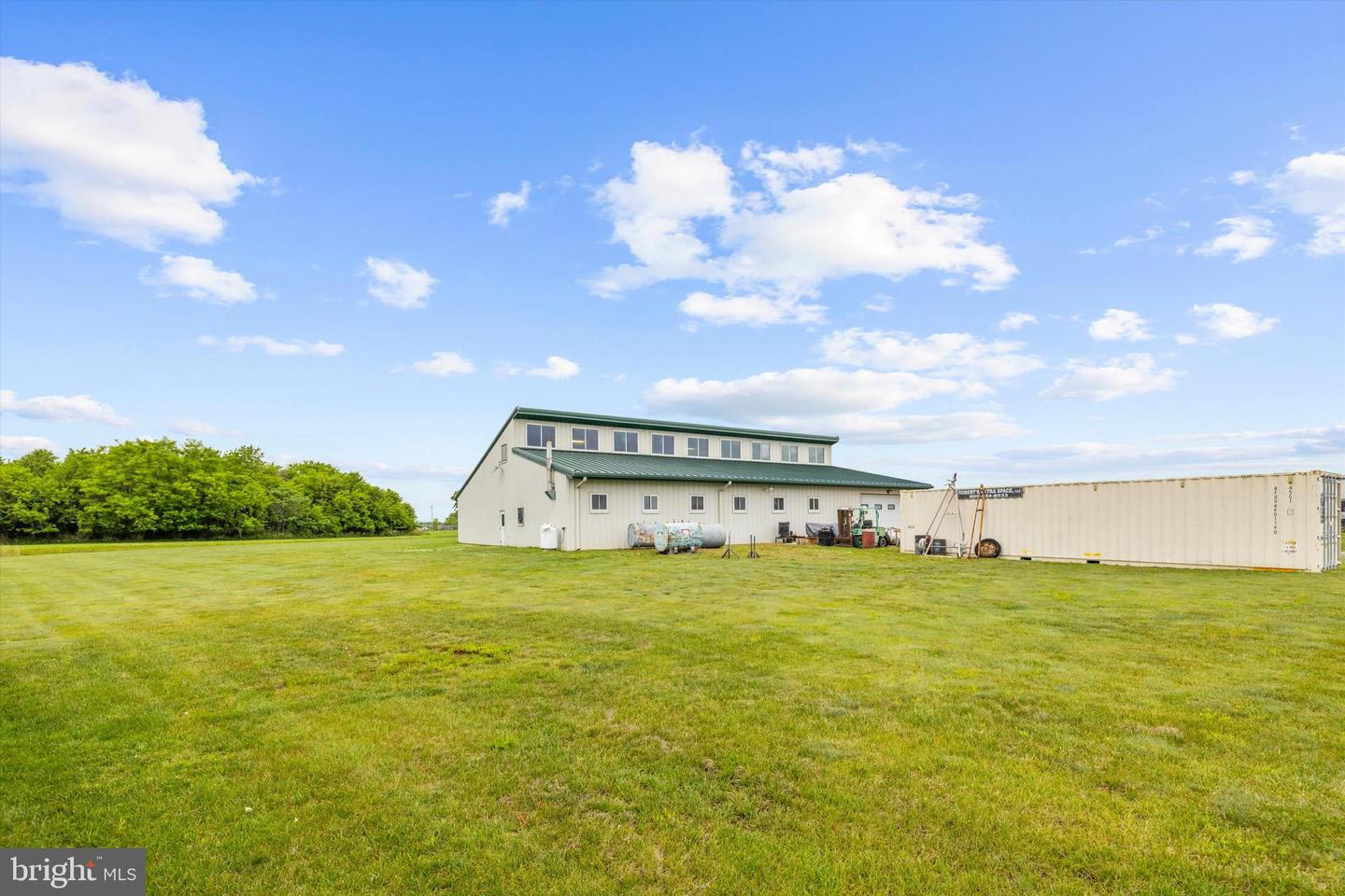 25416 Commerce Ln Property Photo 6